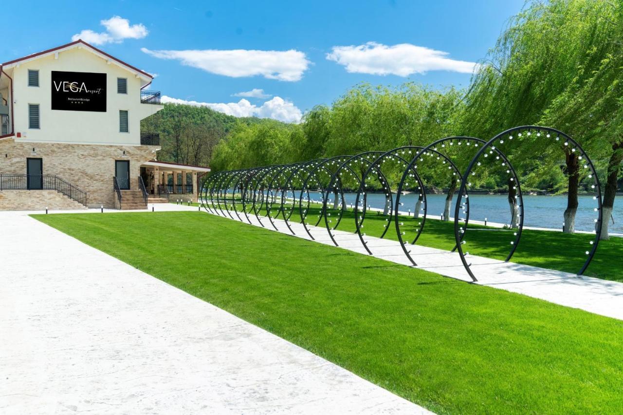 Vega Resort Restaurant & Lodge Orşova المظهر الخارجي الصورة