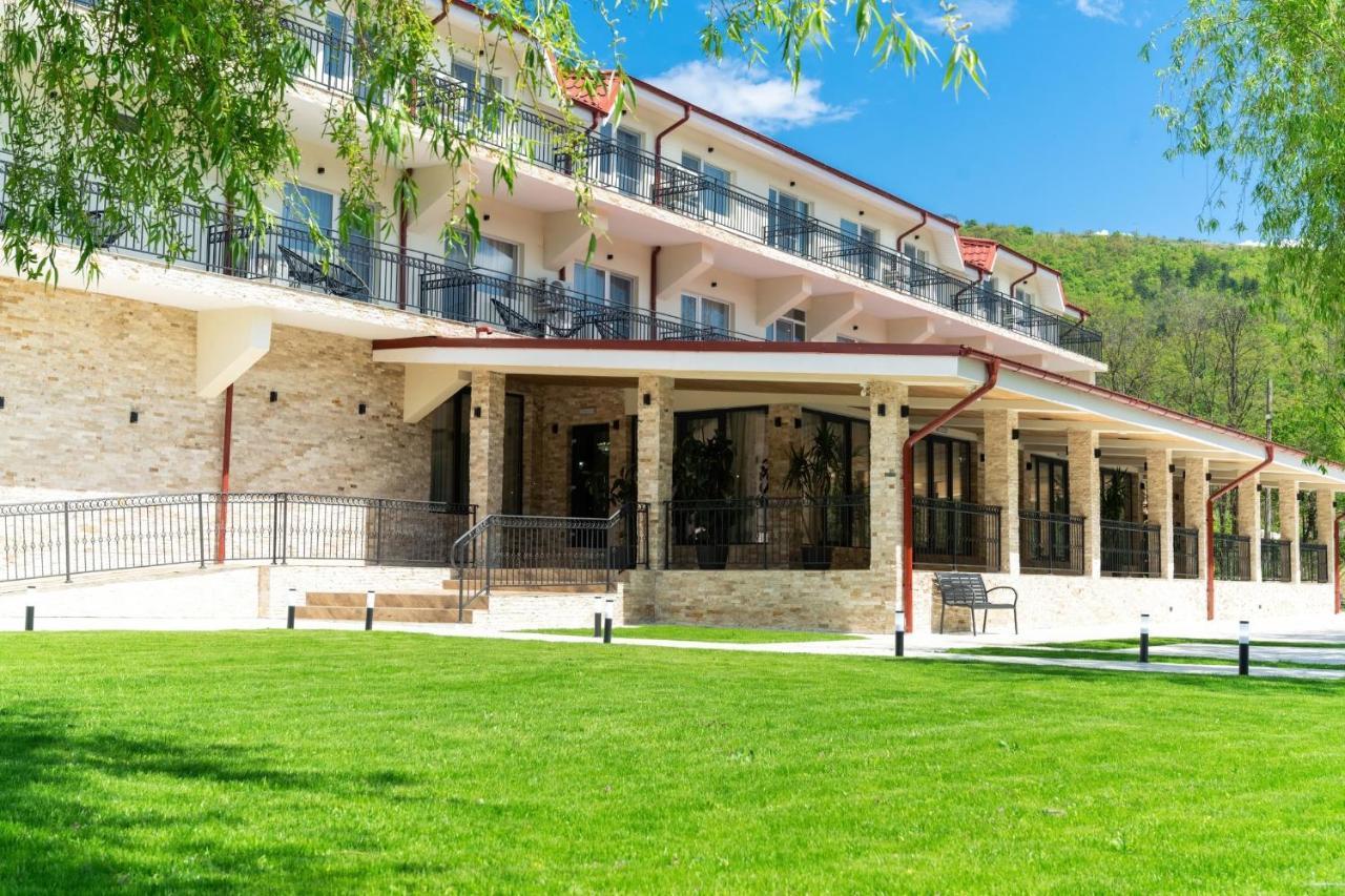Vega Resort Restaurant & Lodge Orşova المظهر الخارجي الصورة