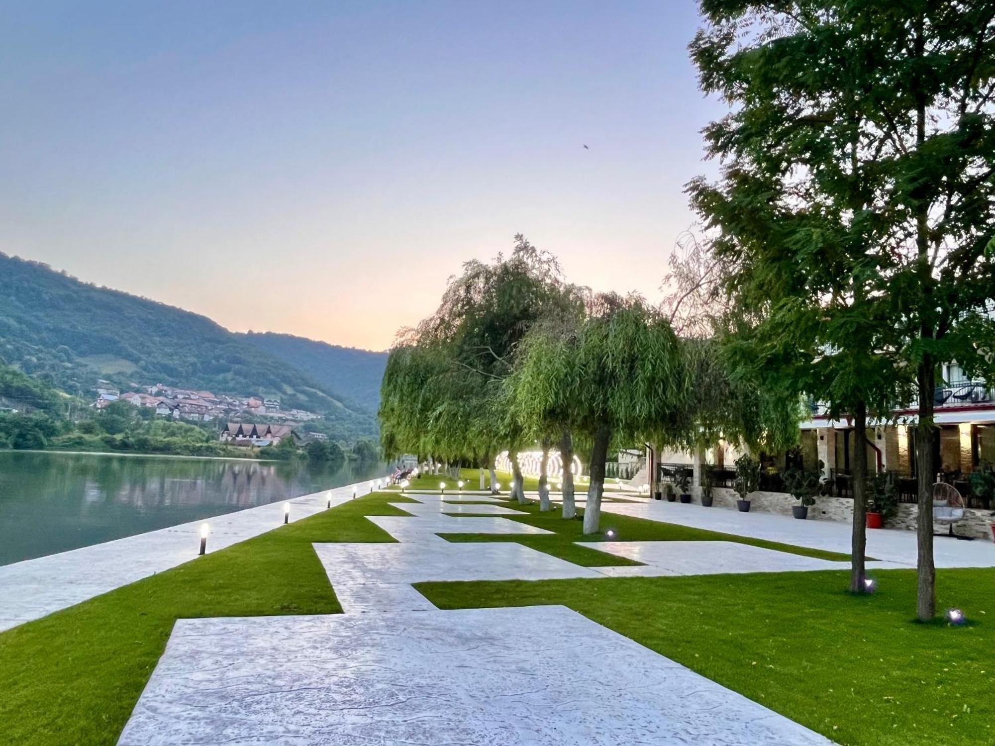 Vega Resort Restaurant & Lodge Orşova المظهر الخارجي الصورة