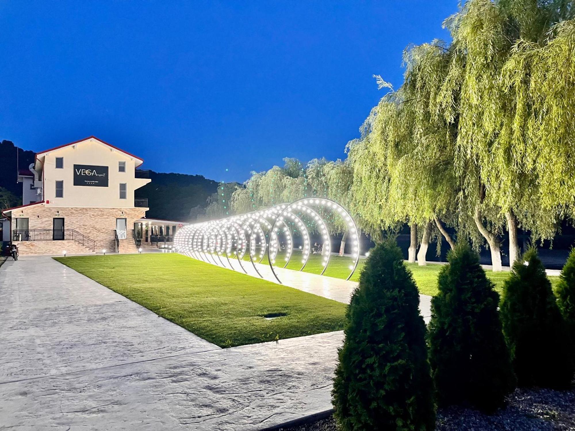 Vega Resort Restaurant & Lodge Orşova المظهر الخارجي الصورة