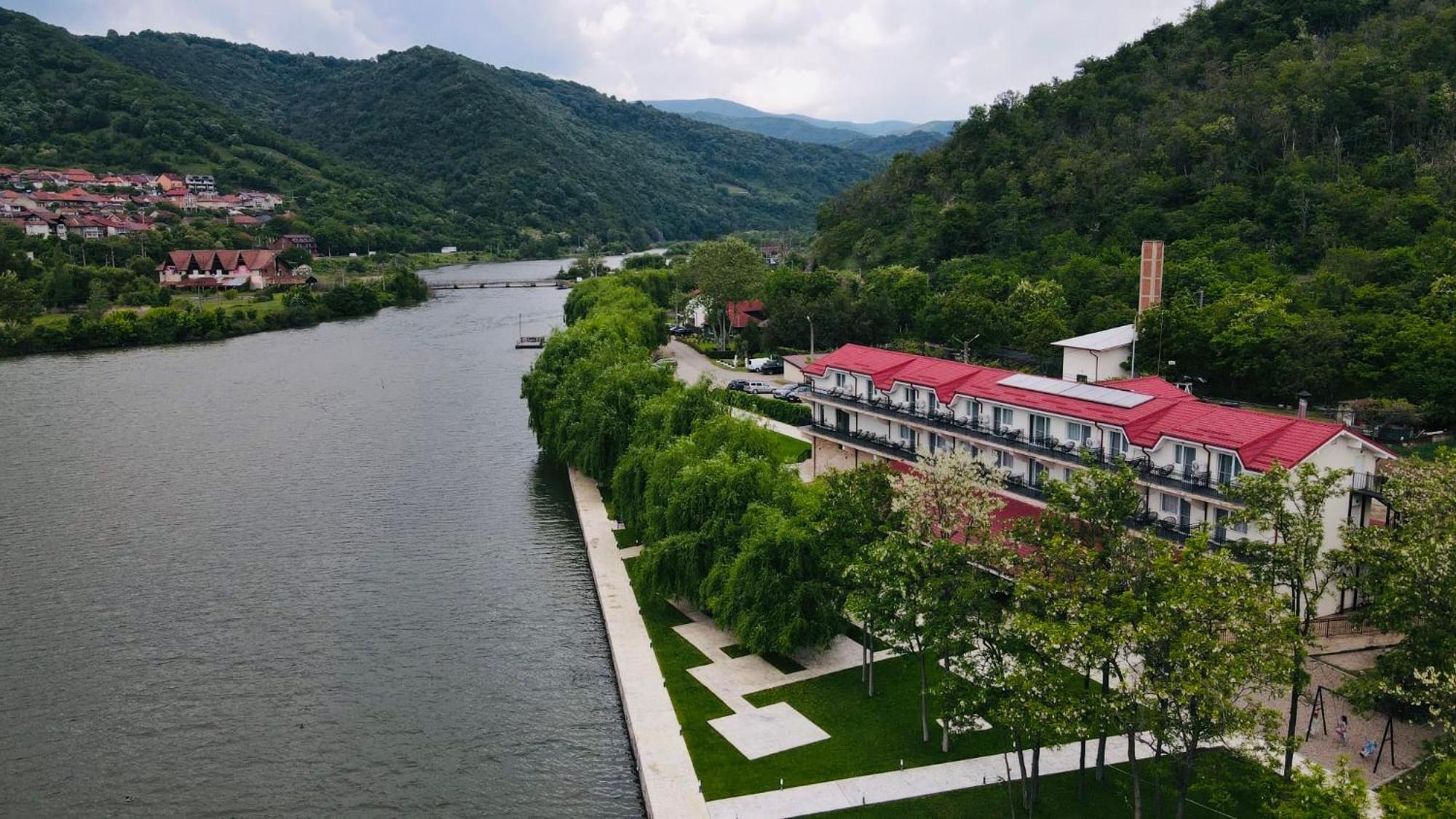 Vega Resort Restaurant & Lodge Orşova المظهر الخارجي الصورة